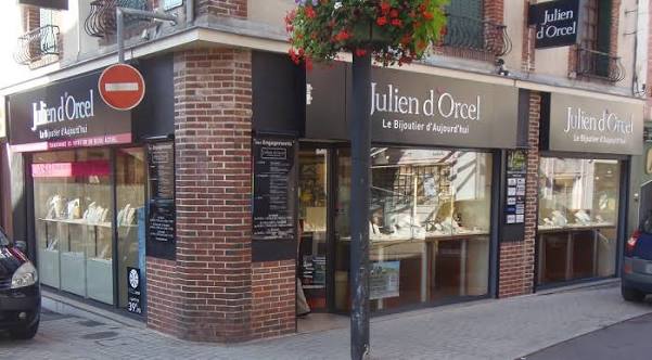 Façade de la Bijouterie Couasnon Julien d'Orcel à L'Aigle, bijoux et montres